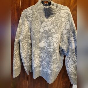 Liz Claiborne Gray and White Knit Sweater